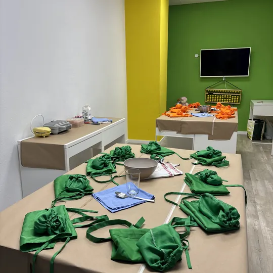 Sala preparada para el taller de gofres de cumpleaños