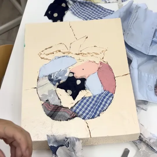 Panel de tela creado en el taller de las colonias